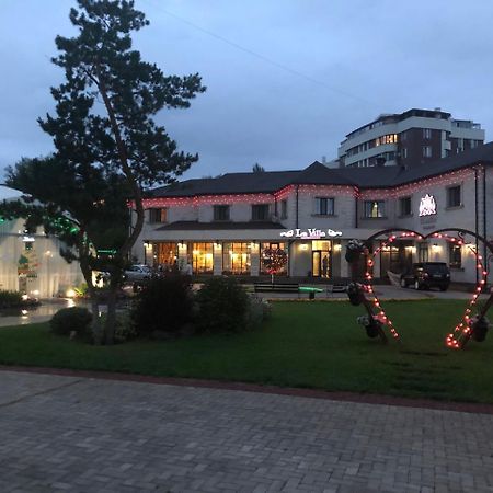 Park Hotel Karagandi Kültér fotó